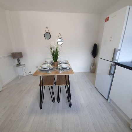 Bv Luxury Spacious 3 Bedroom House At Isaac Close 맨체스터 외부 사진