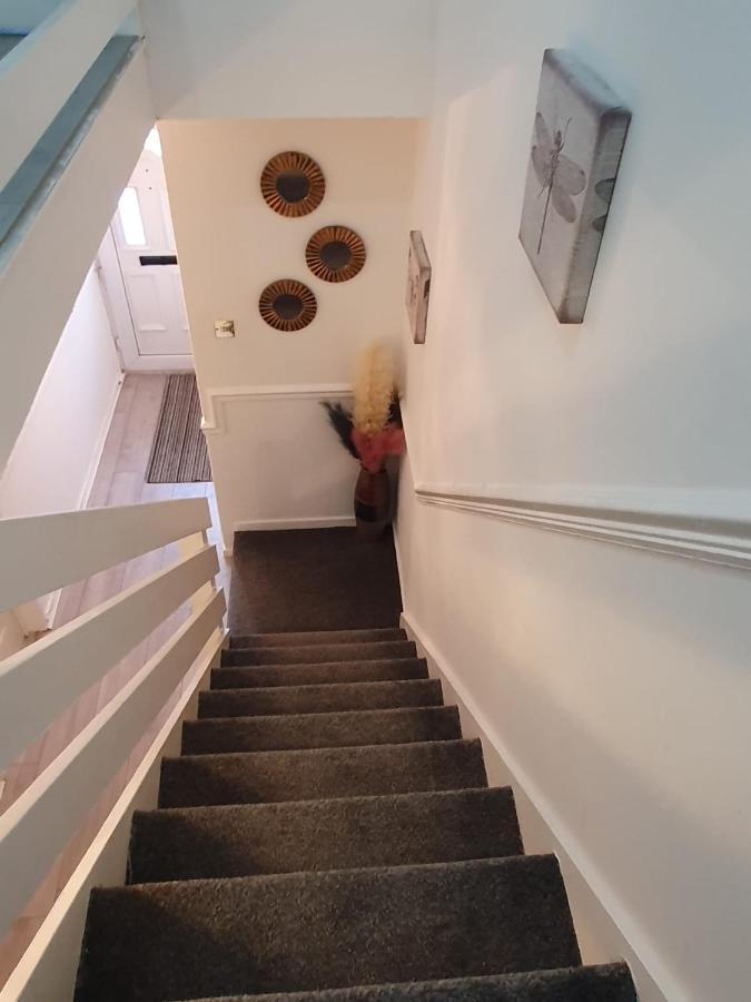 Bv Luxury Spacious 3 Bedroom House At Isaac Close 맨체스터 외부 사진