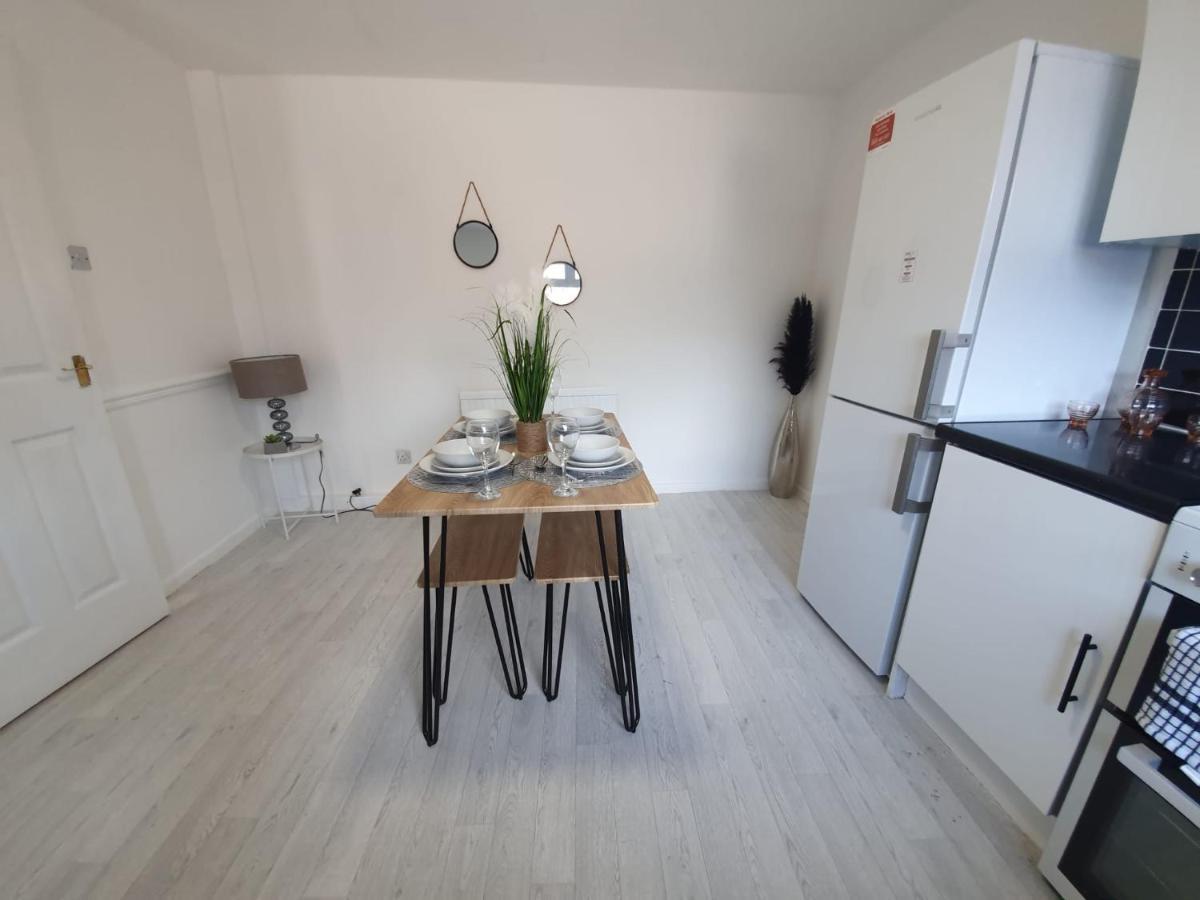 Bv Luxury Spacious 3 Bedroom House At Isaac Close 맨체스터 외부 사진
