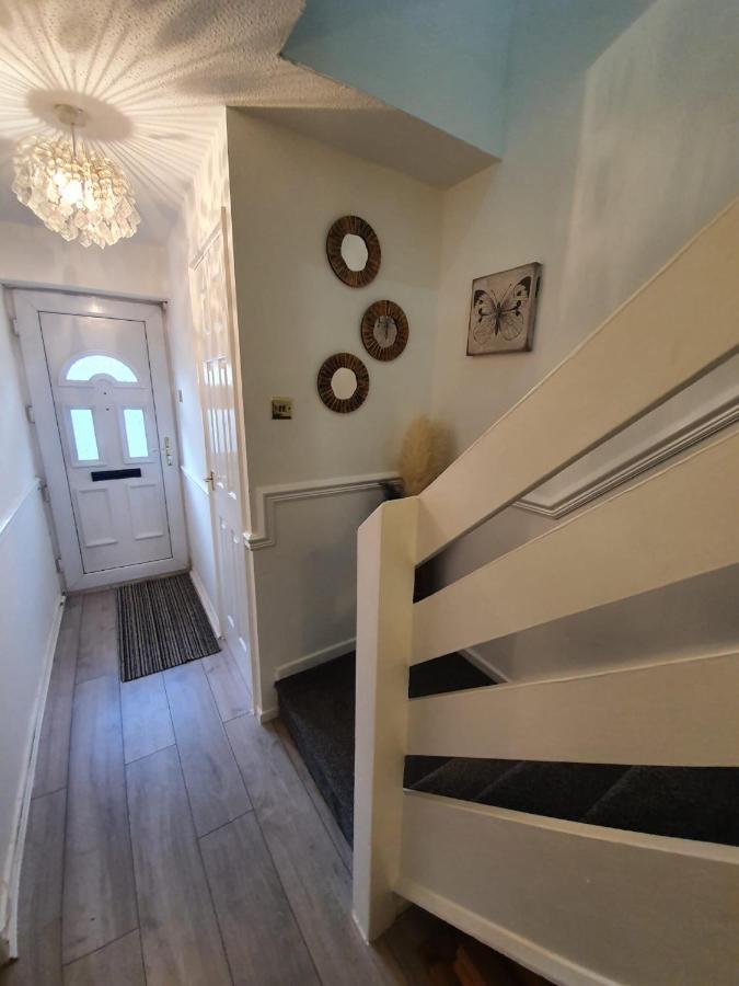 Bv Luxury Spacious 3 Bedroom House At Isaac Close 맨체스터 외부 사진