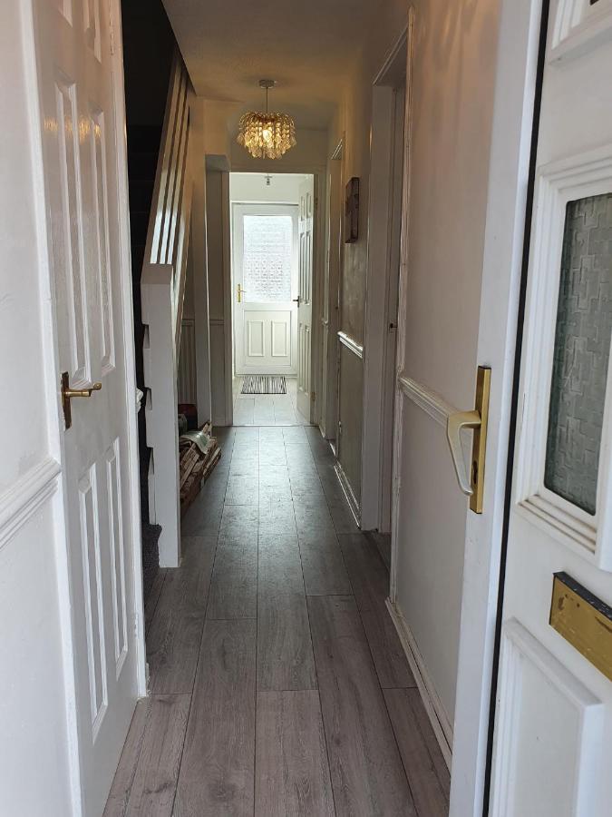 Bv Luxury Spacious 3 Bedroom House At Isaac Close 맨체스터 외부 사진