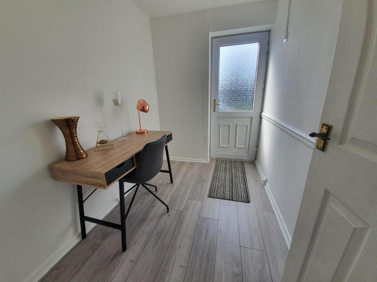 Bv Luxury Spacious 3 Bedroom House At Isaac Close 맨체스터 외부 사진
