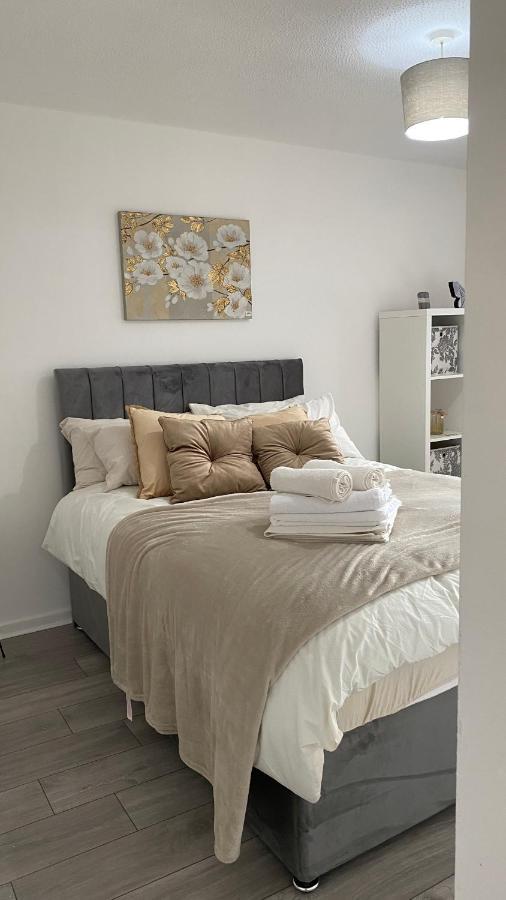 Bv Luxury Spacious 3 Bedroom House At Isaac Close 맨체스터 외부 사진