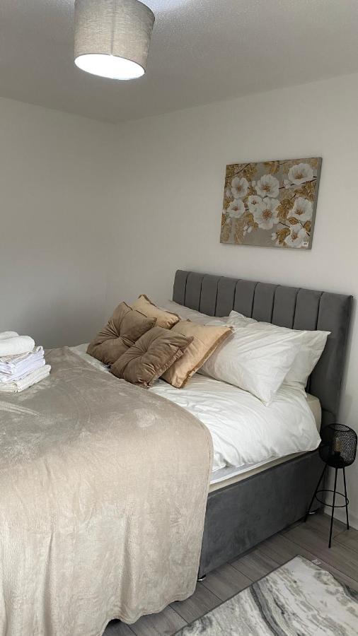 Bv Luxury Spacious 3 Bedroom House At Isaac Close 맨체스터 외부 사진