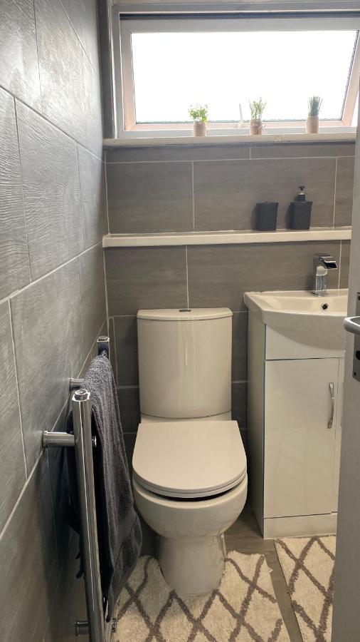 Bv Luxury Spacious 3 Bedroom House At Isaac Close 맨체스터 외부 사진