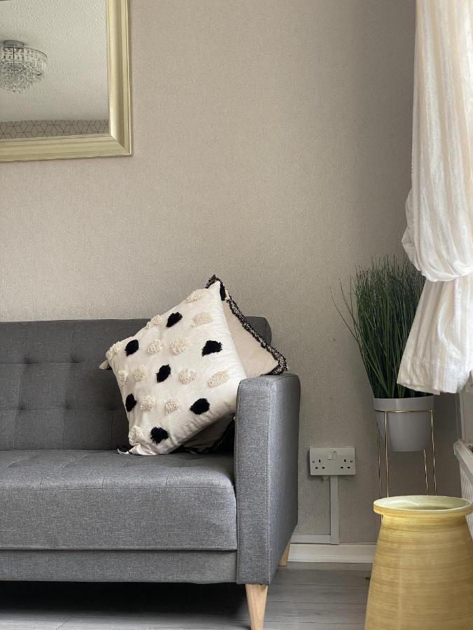 Bv Luxury Spacious 3 Bedroom House At Isaac Close 맨체스터 외부 사진