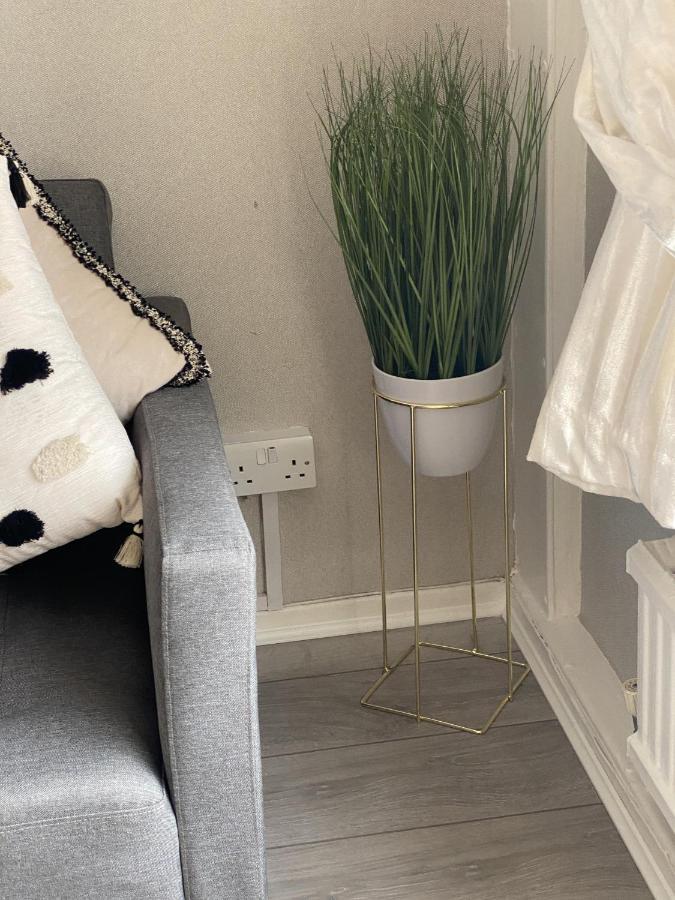 Bv Luxury Spacious 3 Bedroom House At Isaac Close 맨체스터 외부 사진