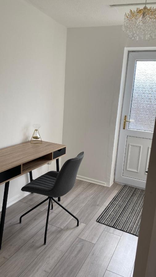 Bv Luxury Spacious 3 Bedroom House At Isaac Close 맨체스터 외부 사진