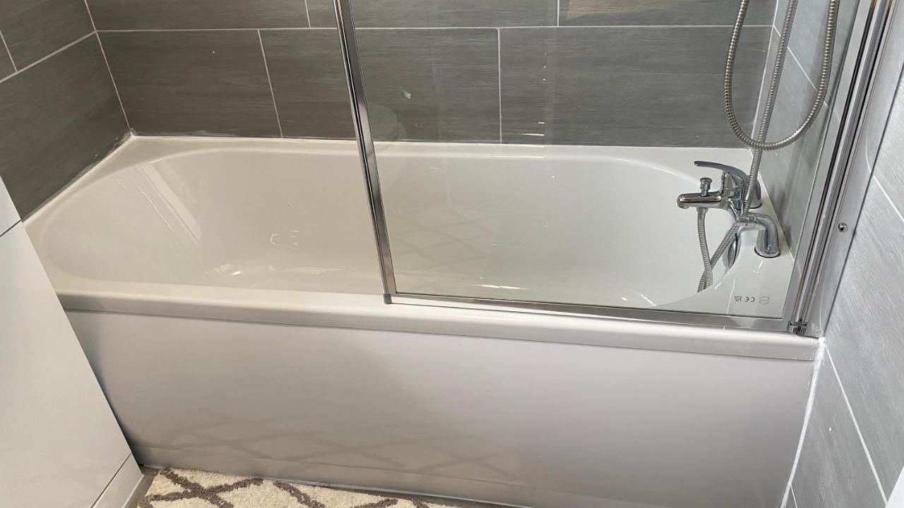 Bv Luxury Spacious 3 Bedroom House At Isaac Close 맨체스터 외부 사진