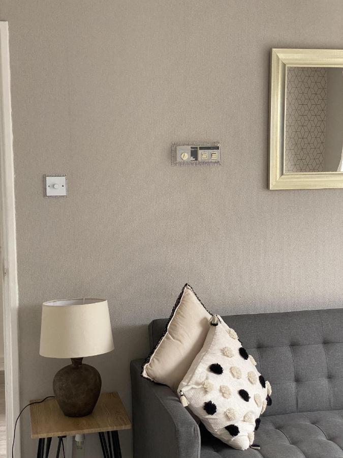 Bv Luxury Spacious 3 Bedroom House At Isaac Close 맨체스터 외부 사진
