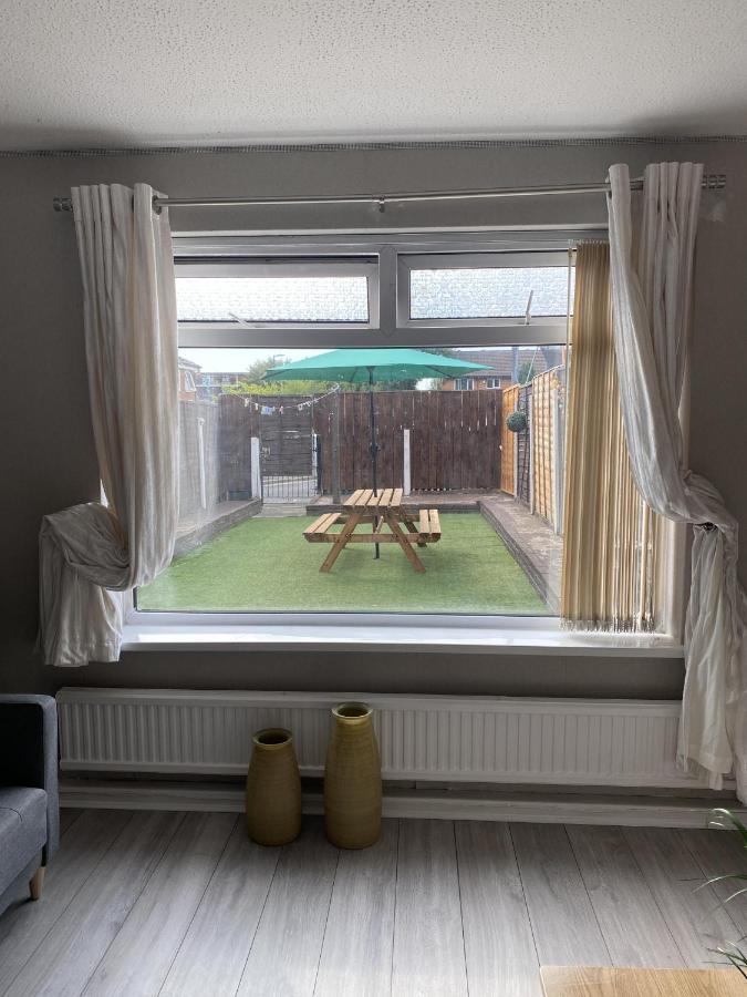 Bv Luxury Spacious 3 Bedroom House At Isaac Close 맨체스터 외부 사진