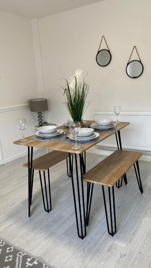 Bv Luxury Spacious 3 Bedroom House At Isaac Close 맨체스터 외부 사진