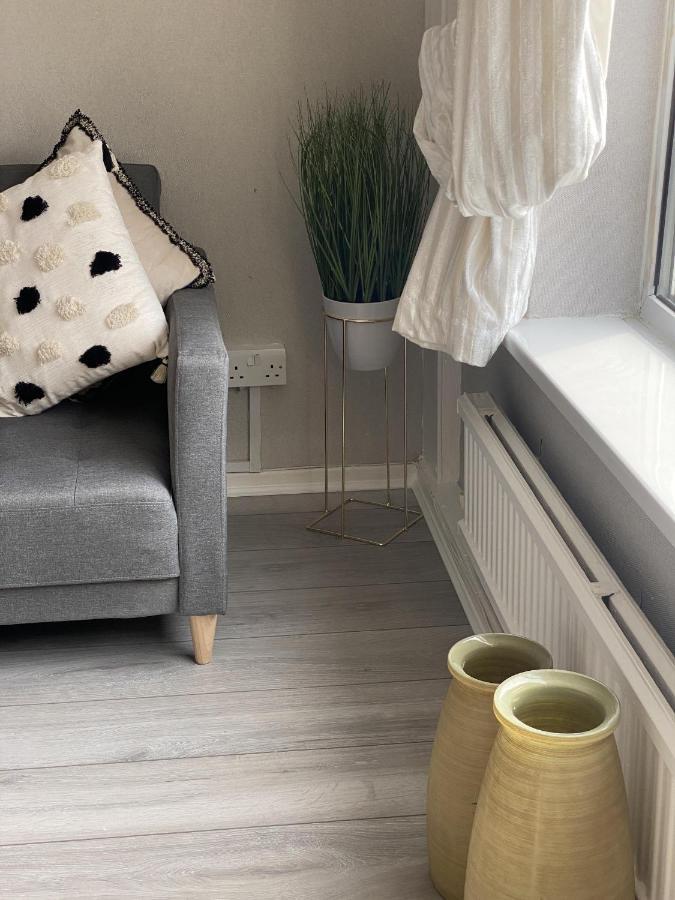 Bv Luxury Spacious 3 Bedroom House At Isaac Close 맨체스터 외부 사진