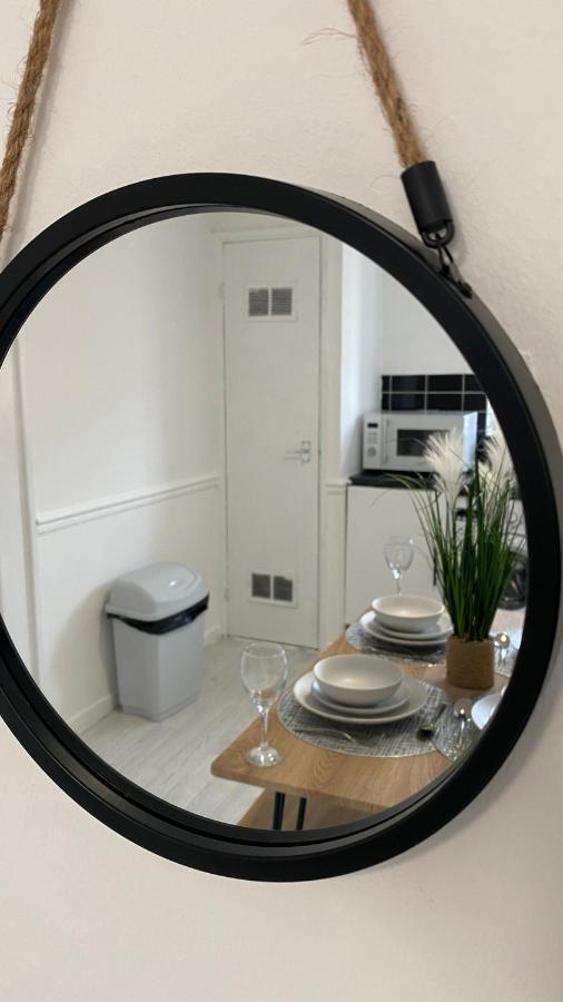 Bv Luxury Spacious 3 Bedroom House At Isaac Close 맨체스터 외부 사진
