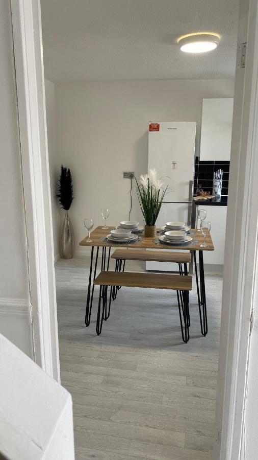 Bv Luxury Spacious 3 Bedroom House At Isaac Close 맨체스터 외부 사진