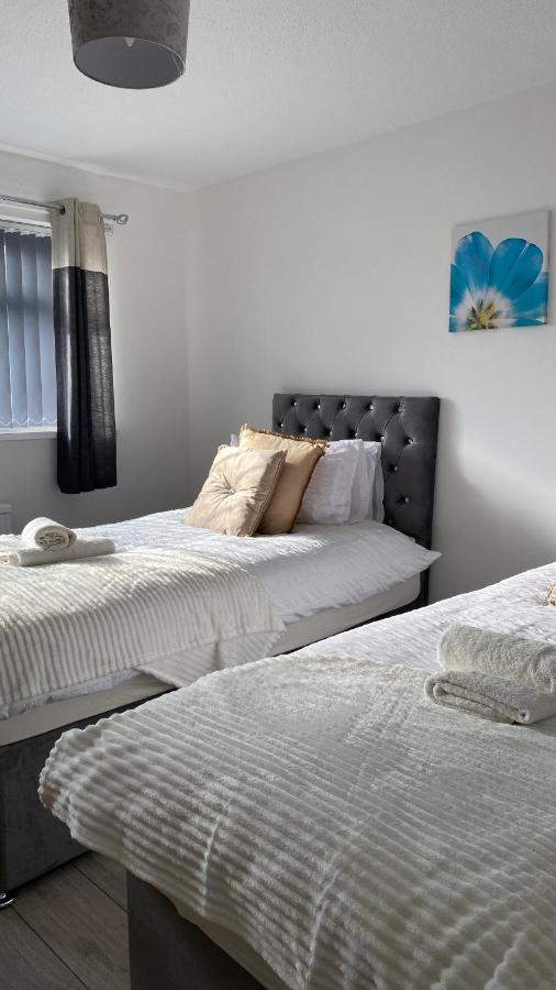 Bv Luxury Spacious 3 Bedroom House At Isaac Close 맨체스터 외부 사진