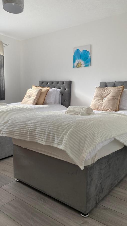 Bv Luxury Spacious 3 Bedroom House At Isaac Close 맨체스터 외부 사진
