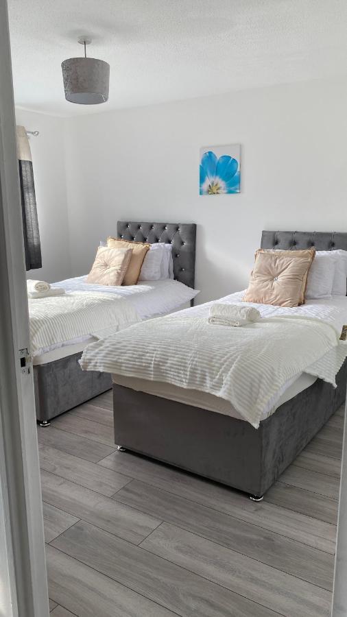 Bv Luxury Spacious 3 Bedroom House At Isaac Close 맨체스터 외부 사진